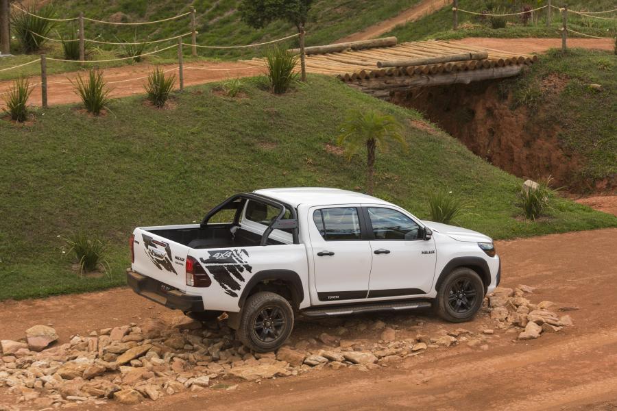  Toyota Hilux SR Challenge Double Cab 2017 года  (LA) (фото 12 из 31)